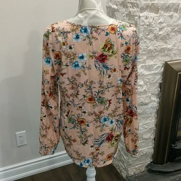 Mercer and Madison v-neck long sleeve blouse - Picture 3 of 5